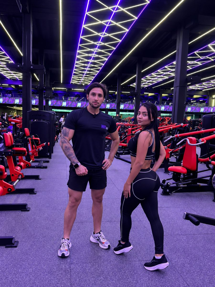 Fábio Vivaldini com aluna na academia